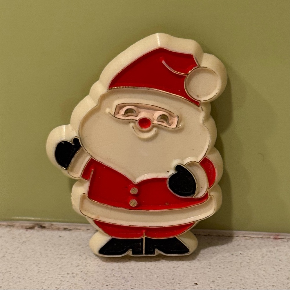 Vintage 1981 Santa Hallmark Pin